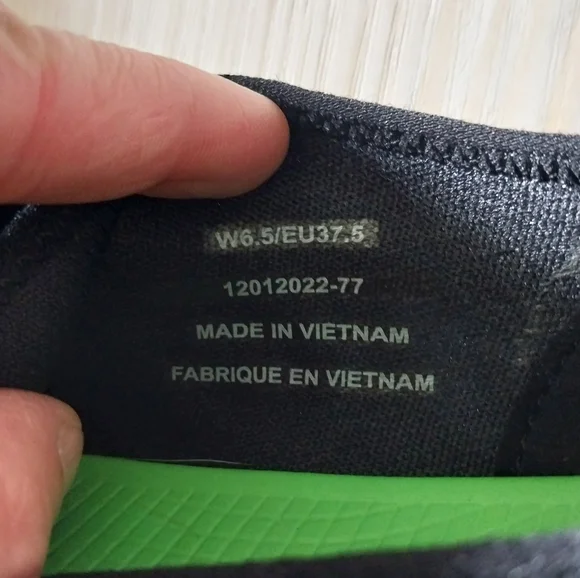 OOFOS OOmg Eezee Black Women's Slip-On Sneakers - Picture 7 of 7